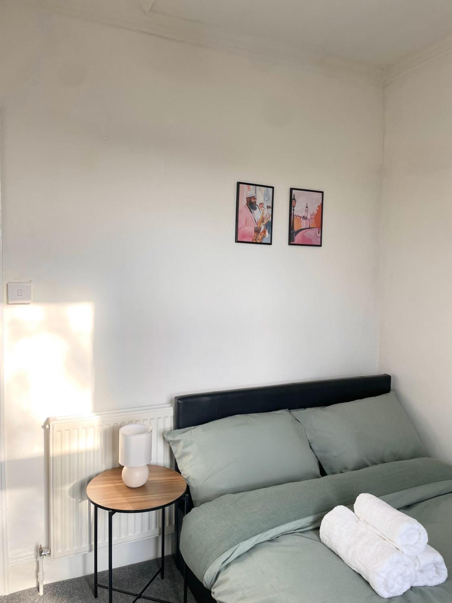 Cosy Double Rooms A Stones Throw From Wembley Stadium London Exteriör bild