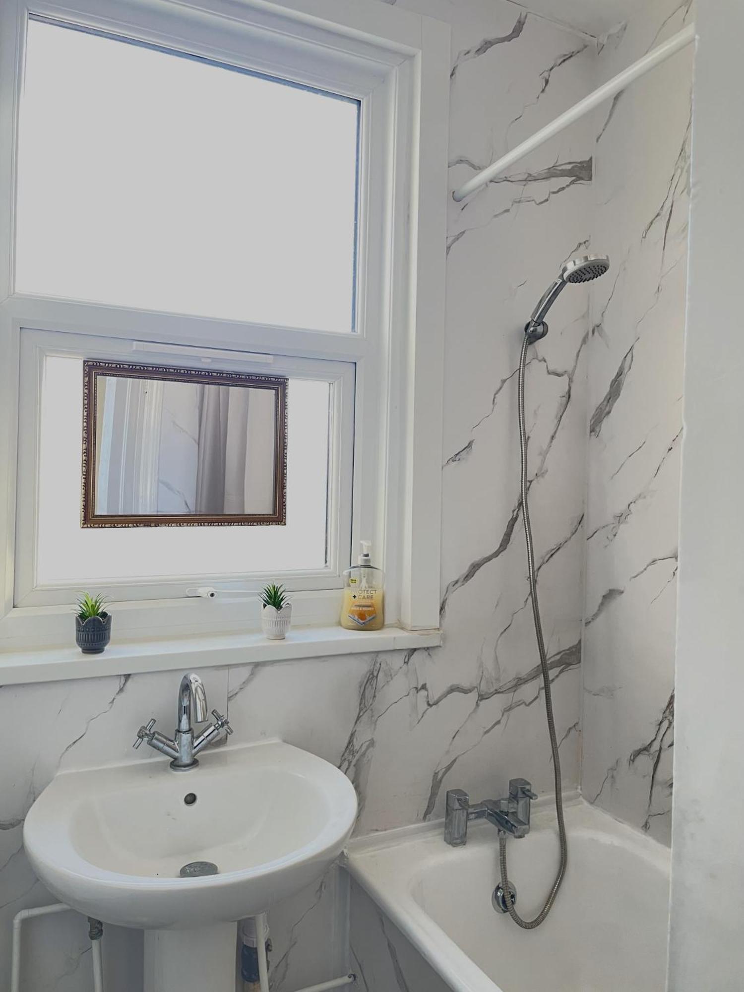 Cosy Double Rooms A Stones Throw From Wembley Stadium London Exteriör bild