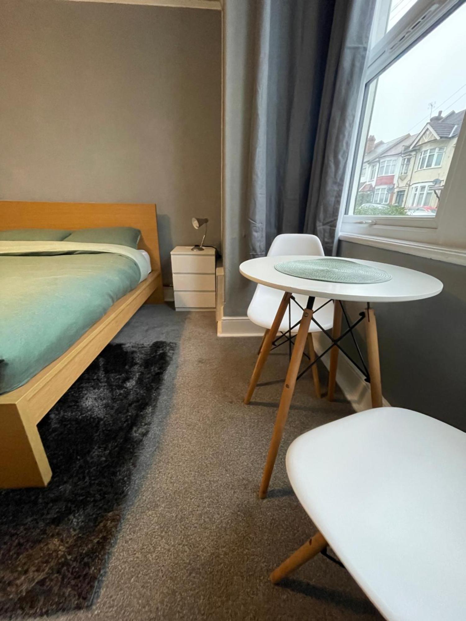 Cosy Double Rooms A Stones Throw From Wembley Stadium London Exteriör bild